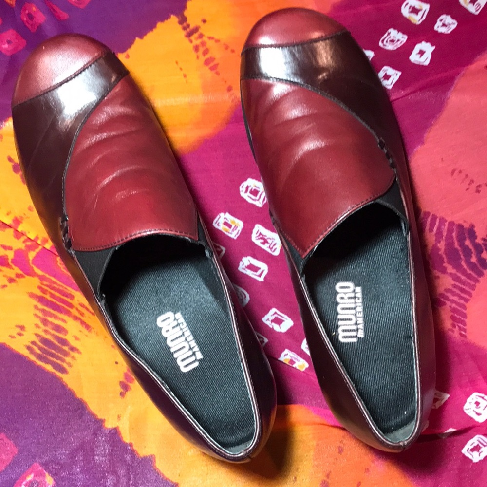 Munro American 2-Tone Leather Slip-one